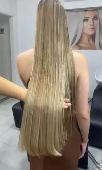 Cabelo loiro muito longo e alinhado